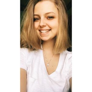 Meet your Posher, Alexis